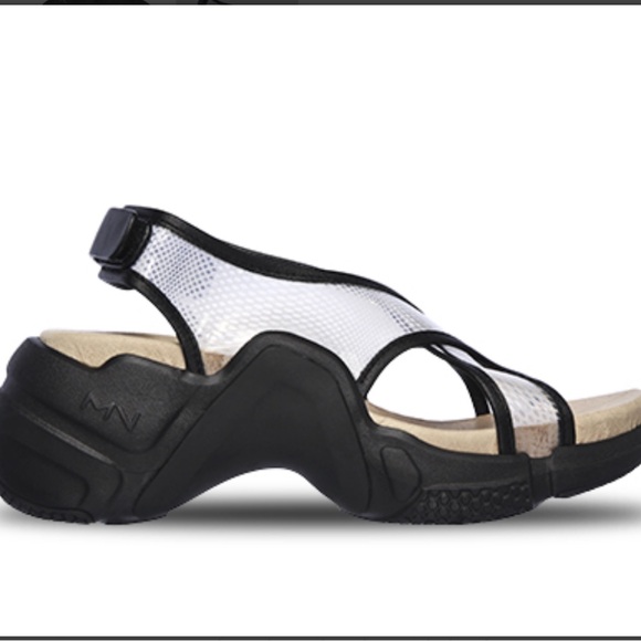 MARK NASON SANDALS CHUNKY HEEL SHEER ACRYLIC STRAPS BLACK TRIM SIZE 8 NWT - Picture 3 of 9